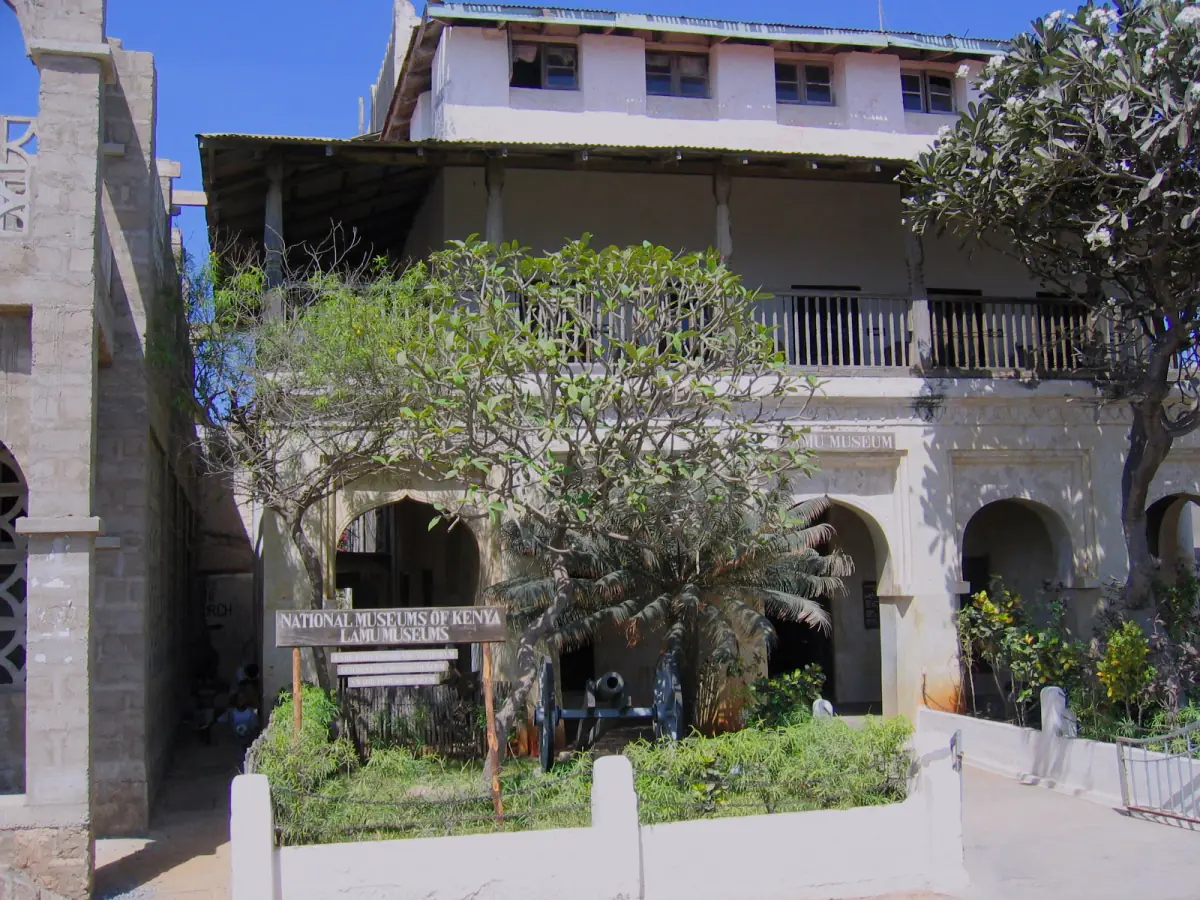 Das Lamu Museum an der Uferpromenade