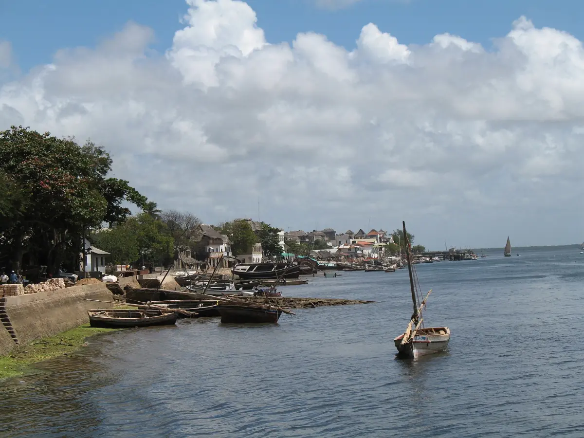 Die Uferpromenade der Stadt Lamu